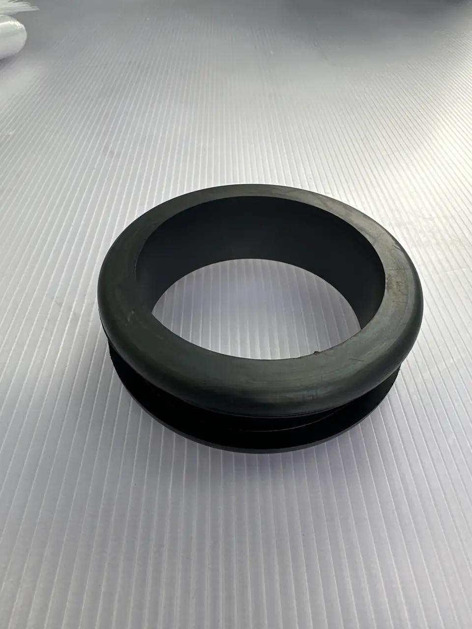 GROMMET