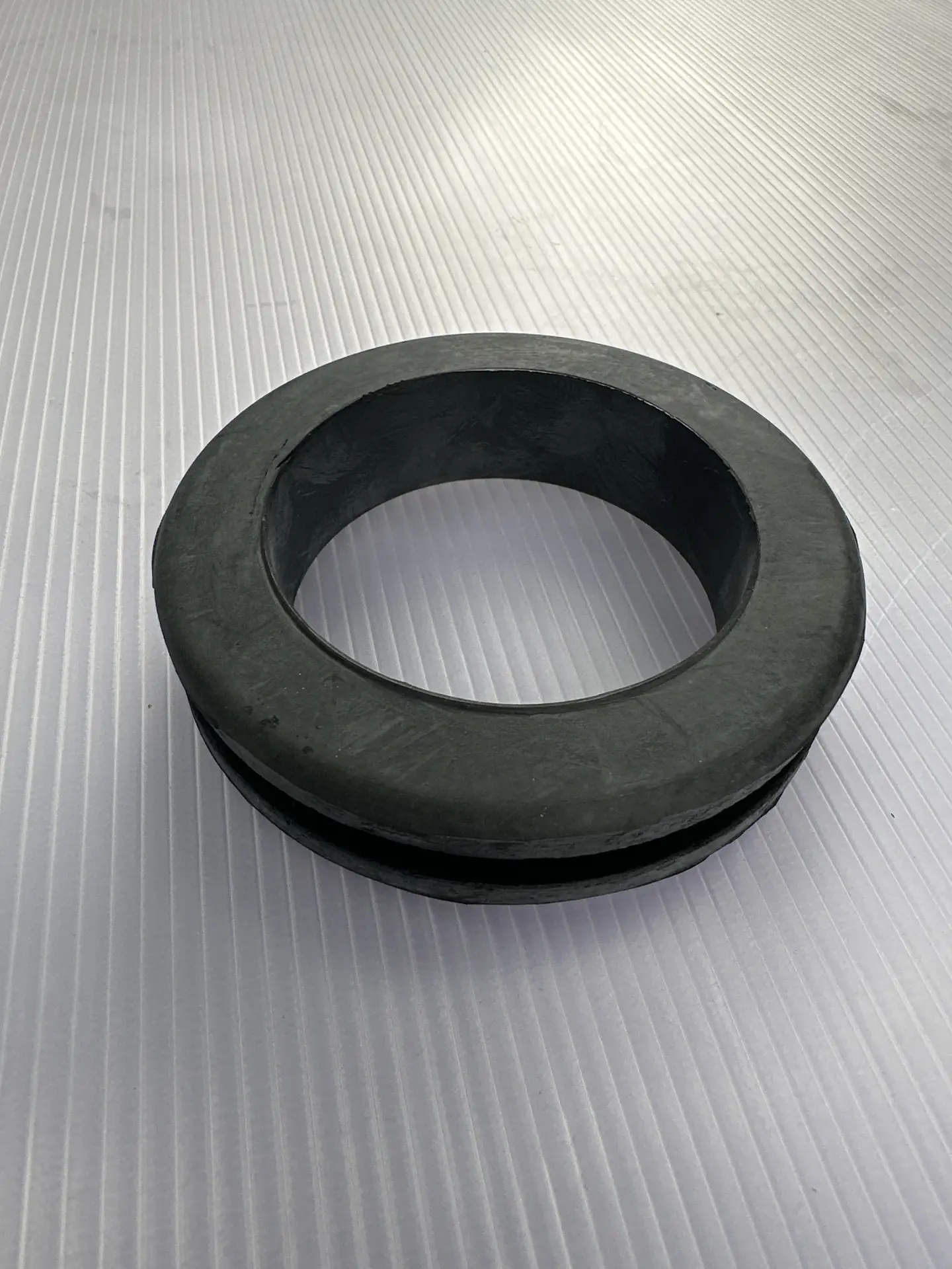 GROMMET