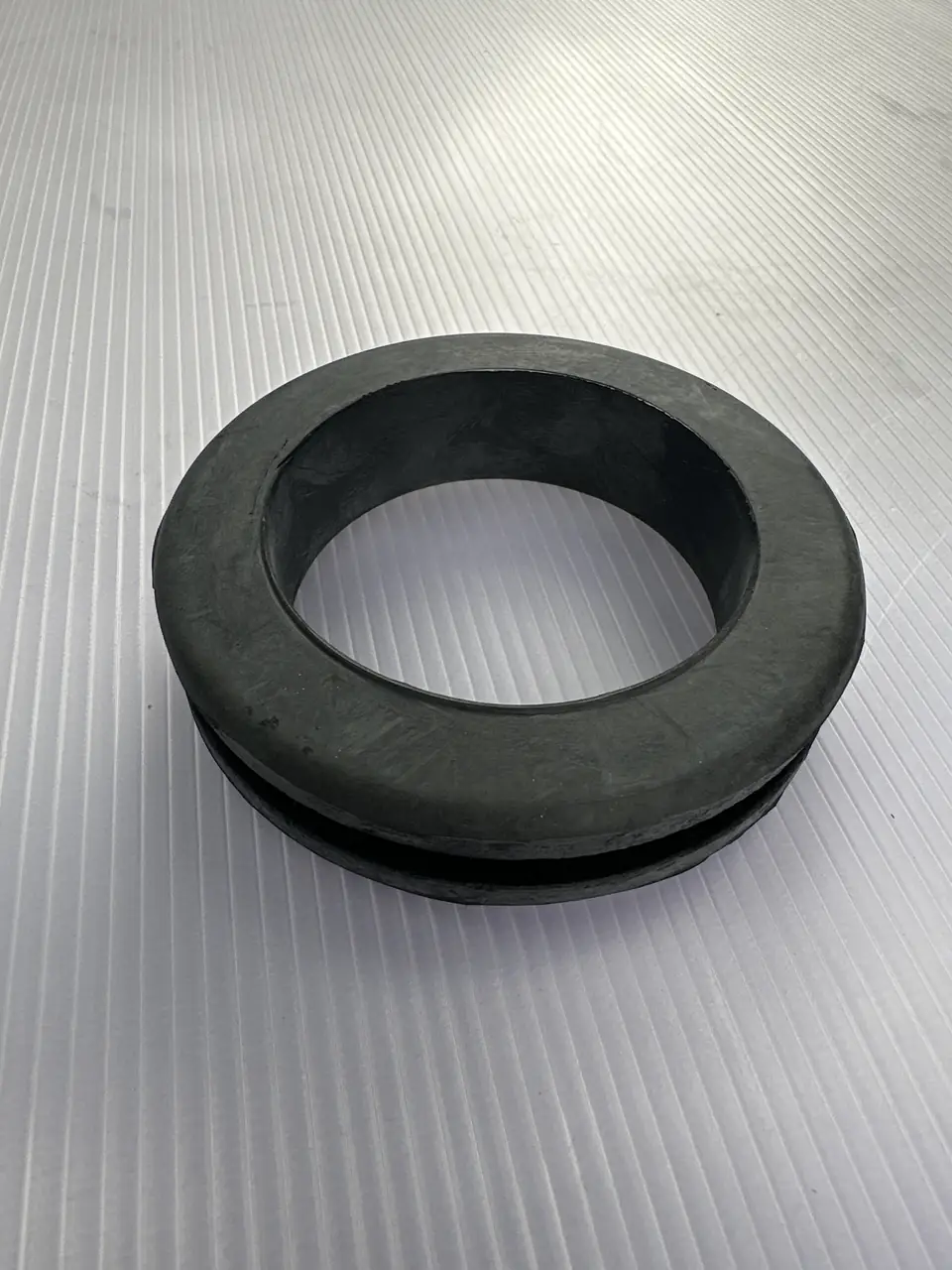 GROMMET