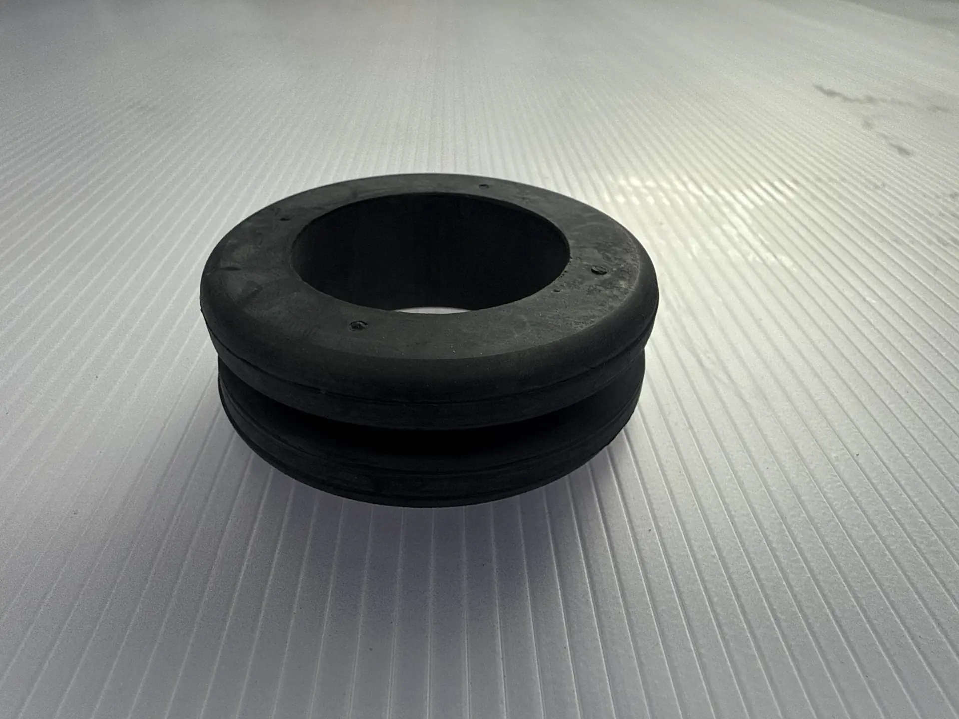 GROMMET