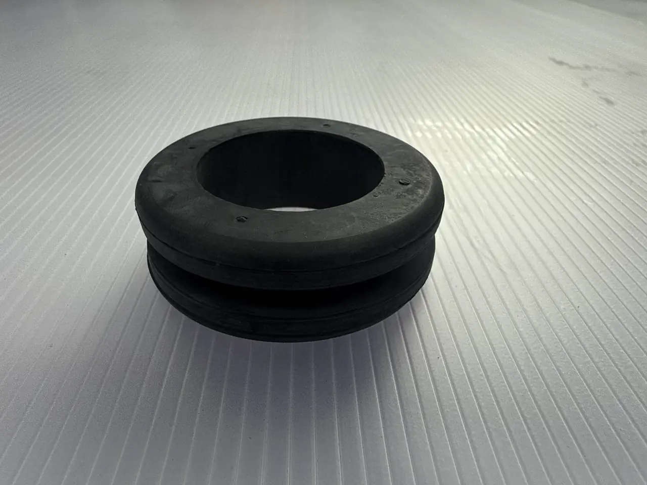 GROMMET