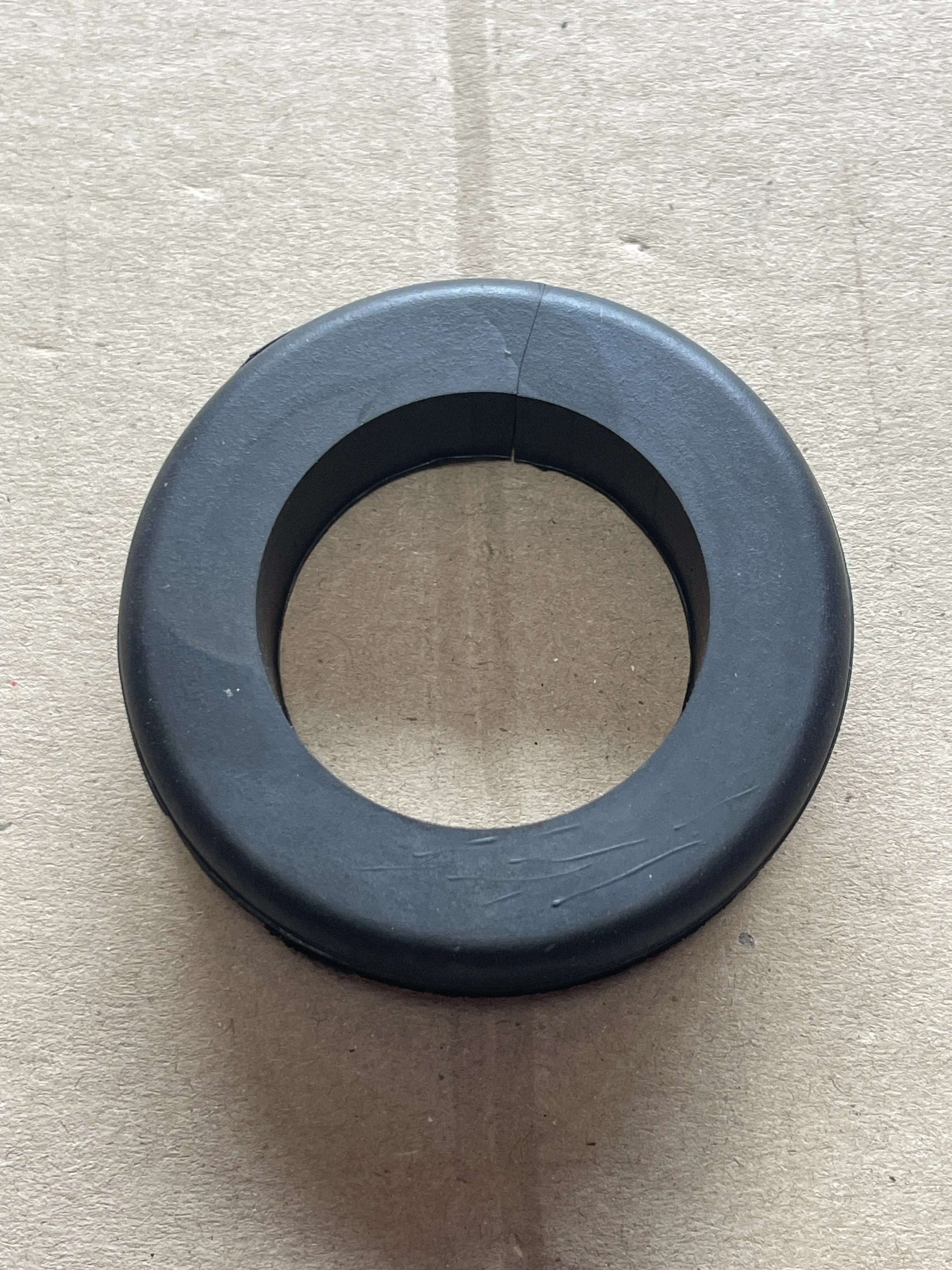 GROMMET