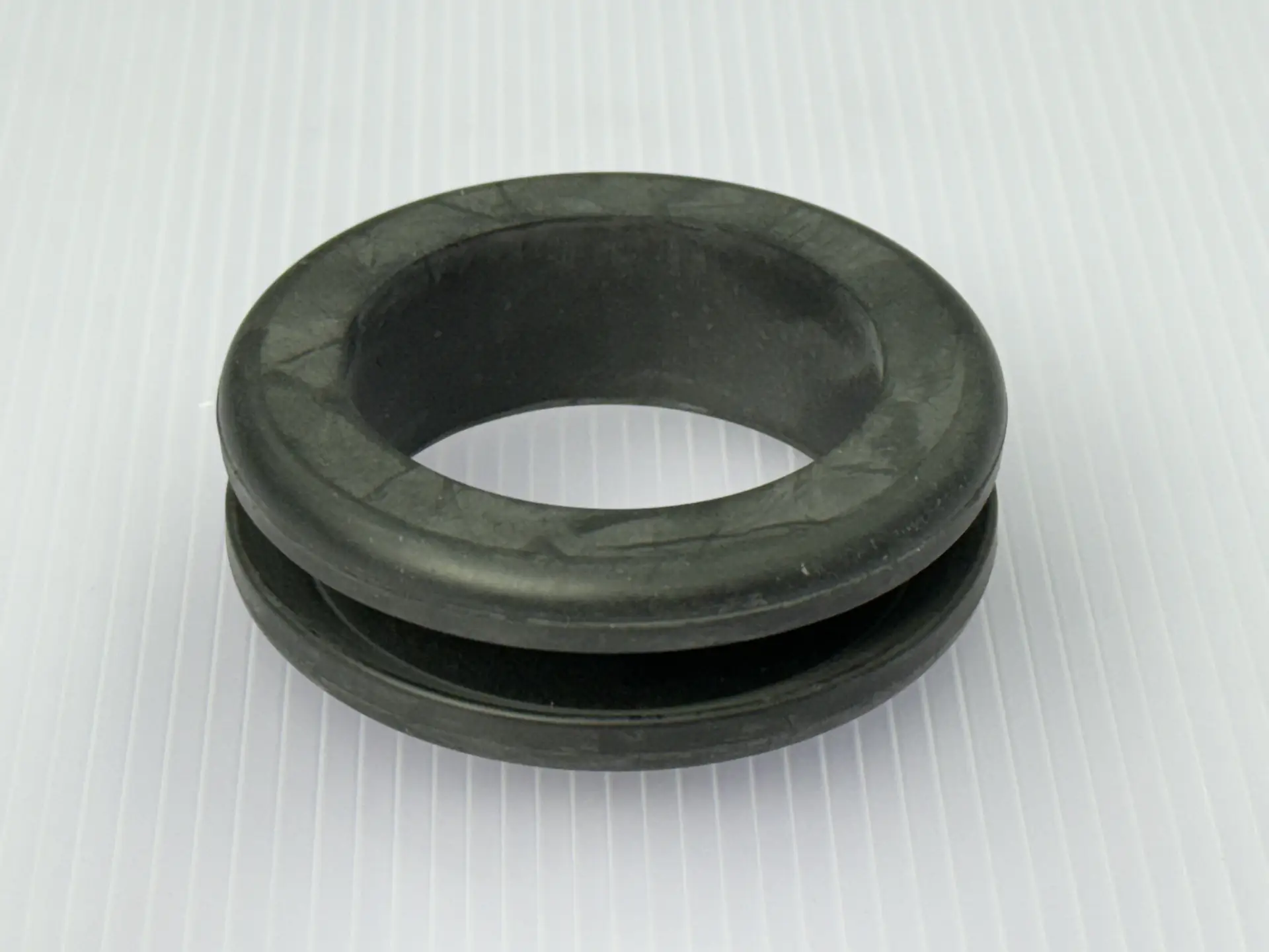 GROMMET
